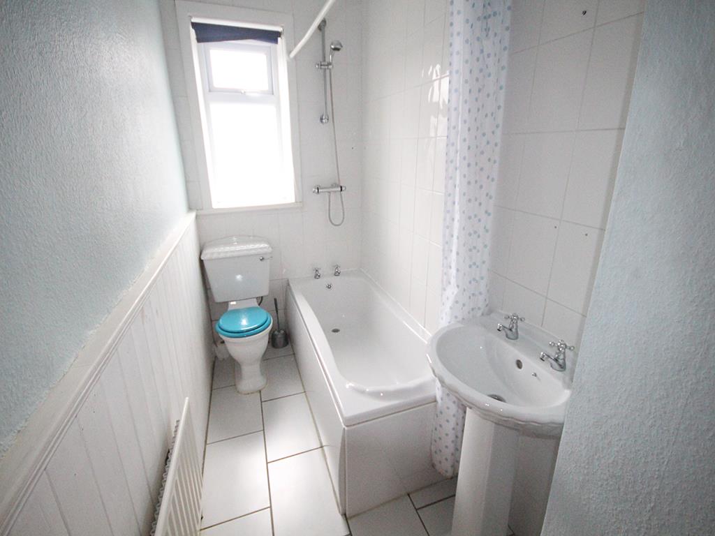 3 bedroom mid terrace house To Let in Colne - IMG_9661.JPG